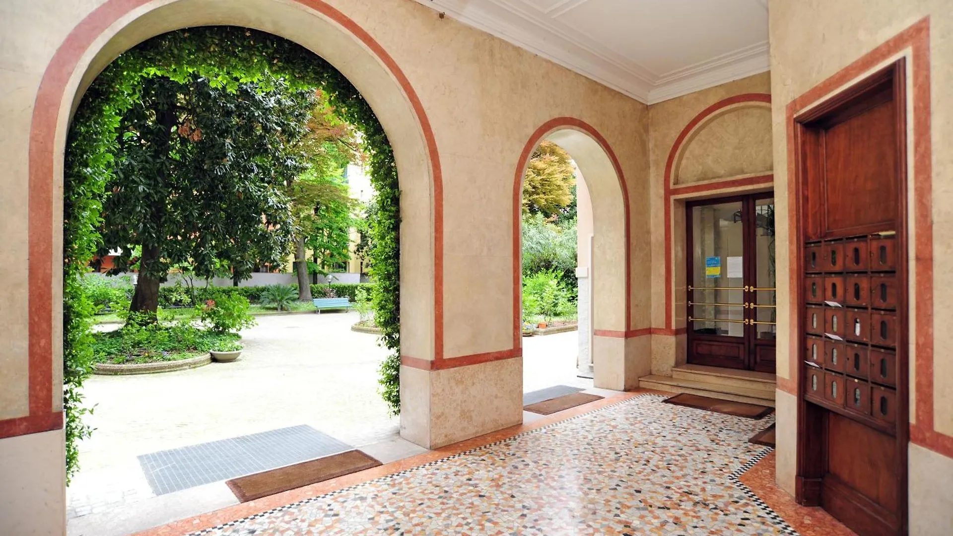 Giovio Duplex Apartment Milan